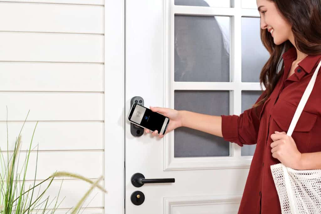Smart Lock รุ่นแรกที่รองรับ Apple Home Key