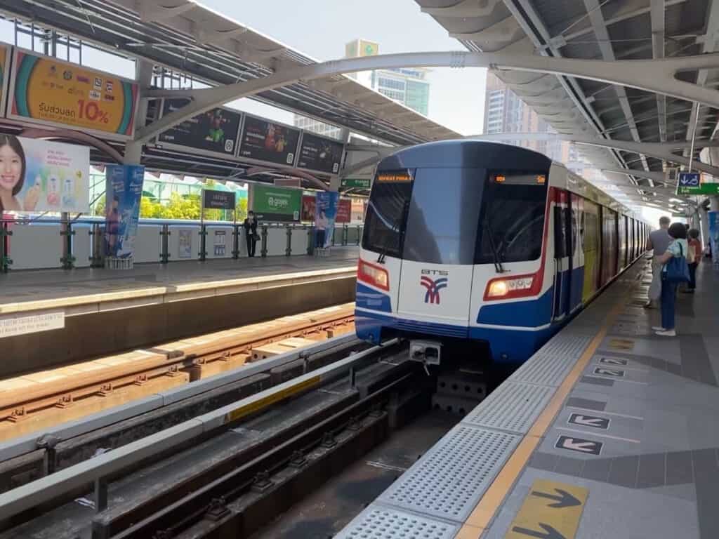 รัฐบาลไทยสั่ง รถไฟฟ้า-รถเมล์ ฟรี 7 วัน