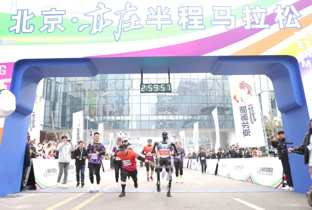 หุ่นยนต์วิ่งแข่ง